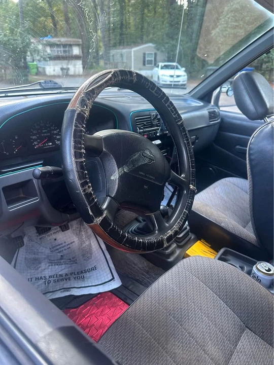 1997 Nissan Frontier 1st Gen - Image 3 of 5