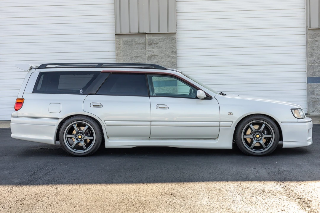 1997 Nissan Stagea 1st Gen - Image 4 of 31