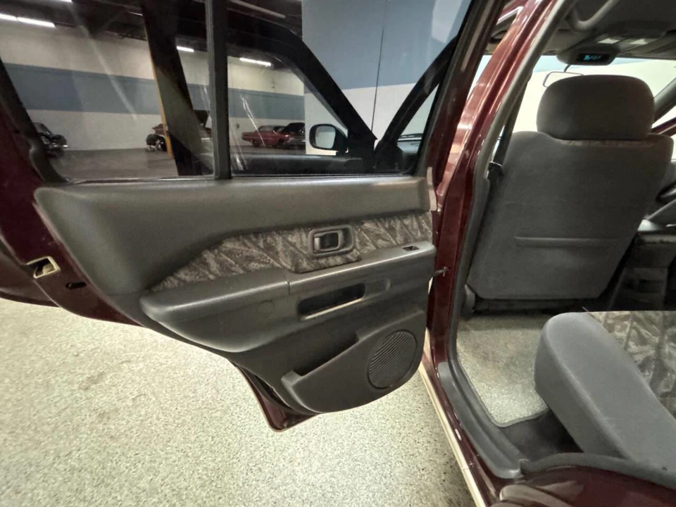 1997 Nissan Pathfinder 2nd Gen - Image 24 of 31
