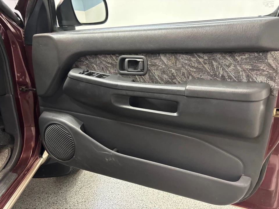 1997 Nissan Pathfinder 2nd Gen - Image 14 of 31