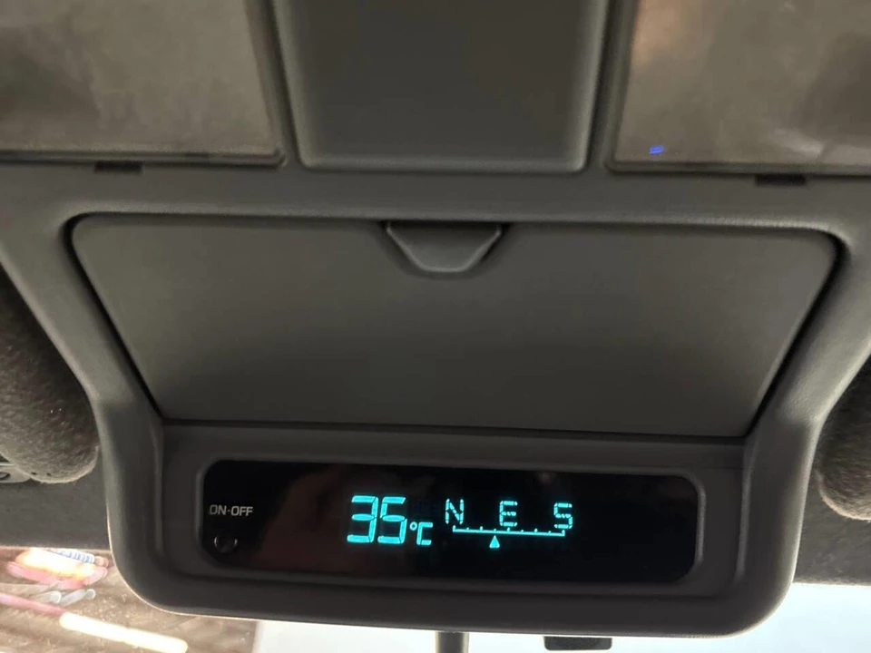 1997 Nissan Pathfinder 2nd Gen - Image 21 of 31