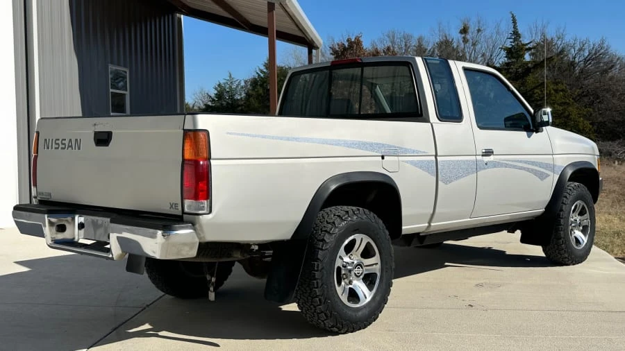 1997 Nissan Frontier 1st Gen - Image 3 of 6