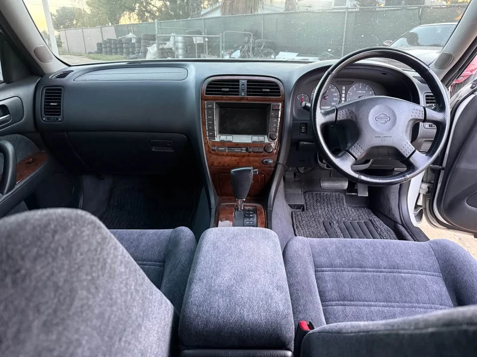 1997 Nissan Cedric 9th Gen - Image 11 of 12