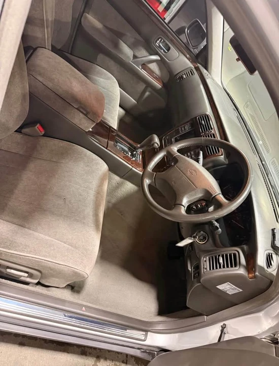 1997 Nissan Cima 3rd Gen - Image 9 of 10