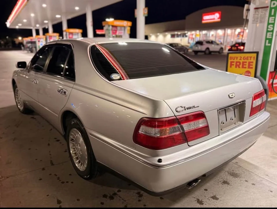 1997 Nissan Cima 3rd Gen - Image 7 of 10