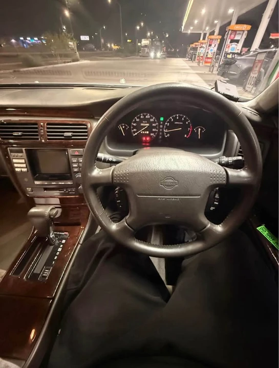 1997 Nissan Cima 3rd Gen - Image 8 of 10