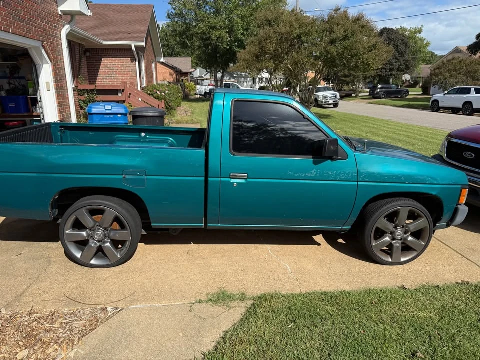 1997 Nissan Frontier 1st Gen - Image 2 of 8