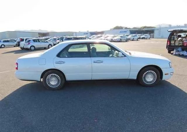 1997 Nissan Gloria - Image 5 of 18