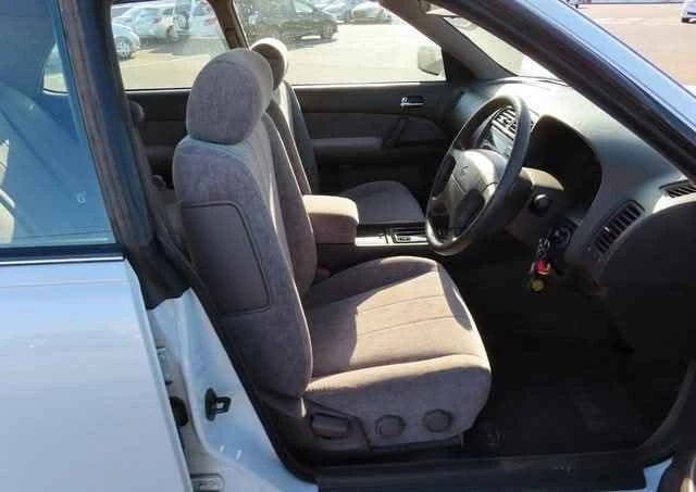 1997 Nissan Gloria - Image 10 of 18