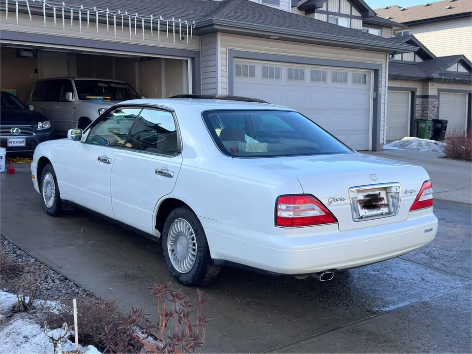 1997 Nissan Gloria - Image 9 of 10