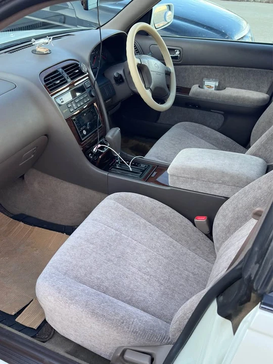 1997 Nissan Gloria - Image 10 of 10