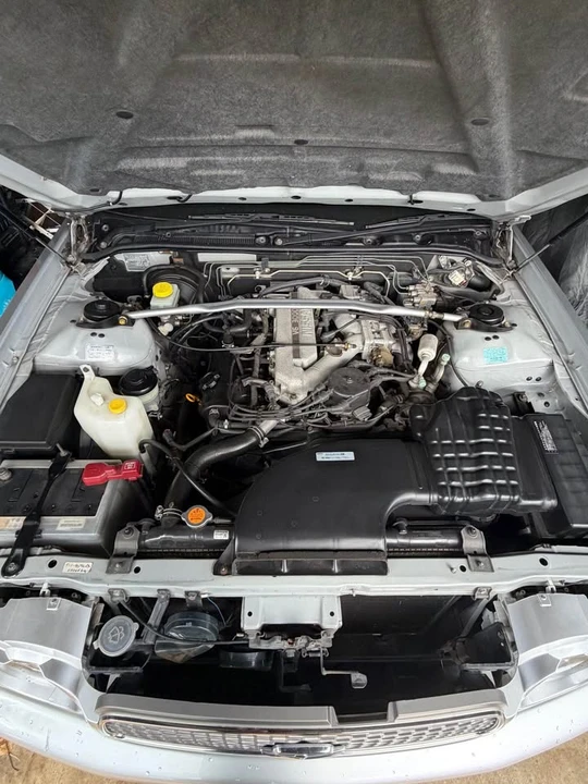 1997 Nissan Gloria 10th Gen - Image 5 of 12