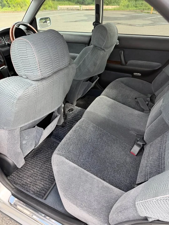 1997 Nissan Gloria 10th Gen - Image 11 of 12