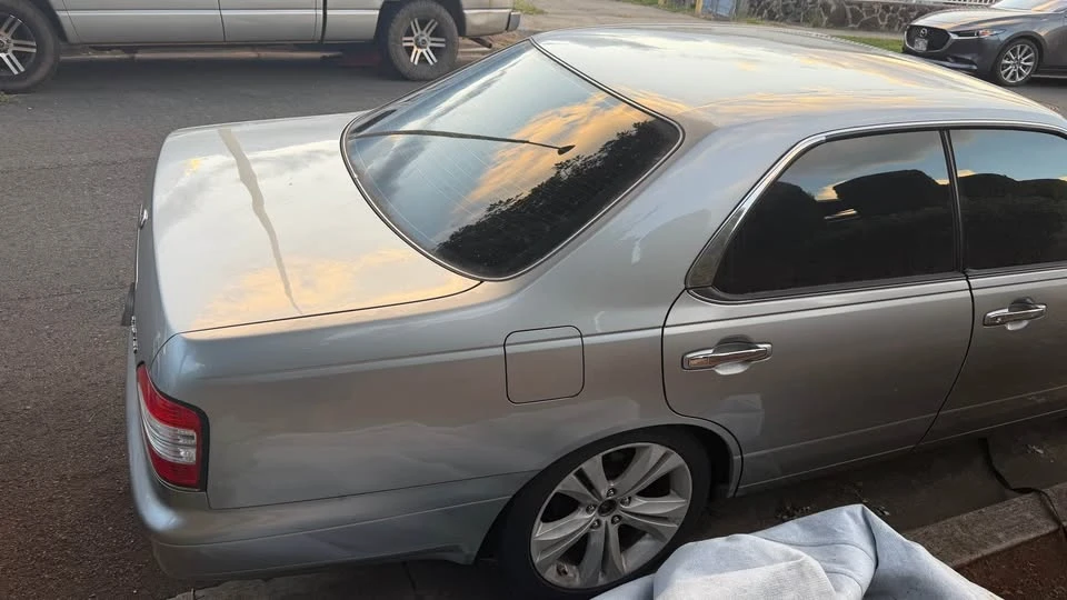 1997 Nissan Gloria 10th Gen - Image 3 of 12