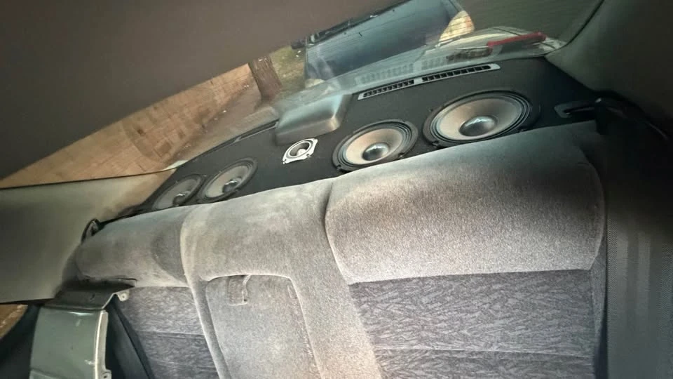 1997 Nissan Gloria 10th Gen - Image 10 of 12