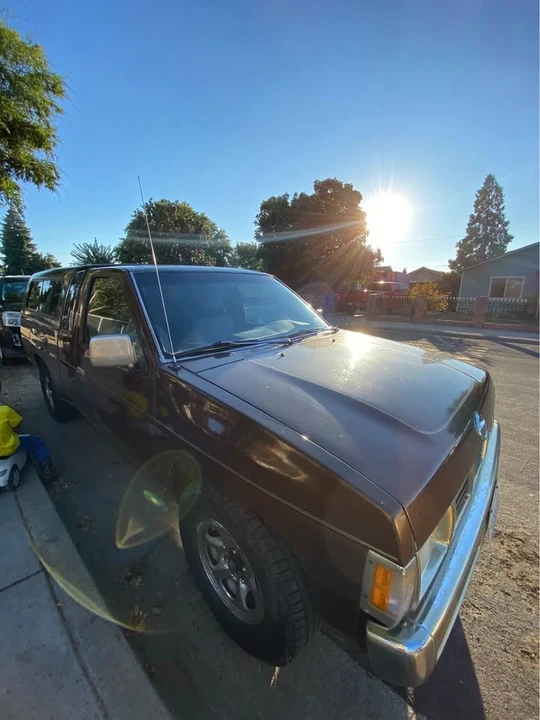 1997 Nissan Frontier 1st Gen - Image 2 of 8