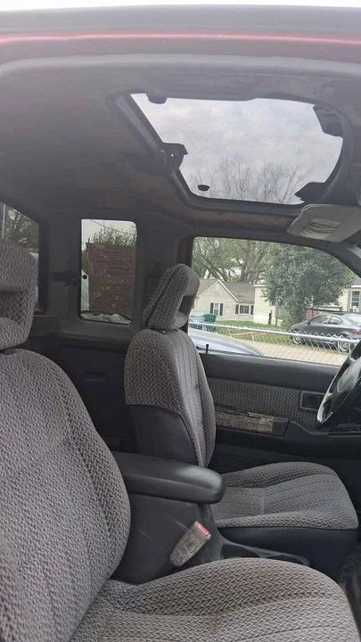 1997 Nissan Frontier 1st Gen - Image 8 of 10