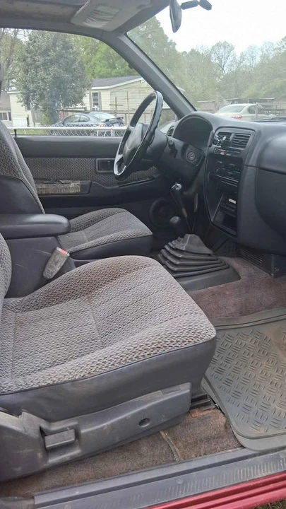 1997 Nissan Frontier 1st Gen - Image 5 of 10
