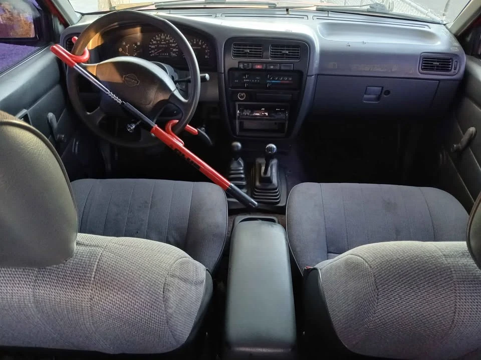 1997 Nissan Frontier 1st Gen - Image 6 of 8
