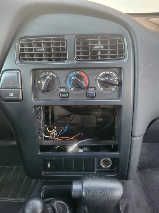 1997 Nissan Pathfinder 2nd Gen - Image 10 of 15