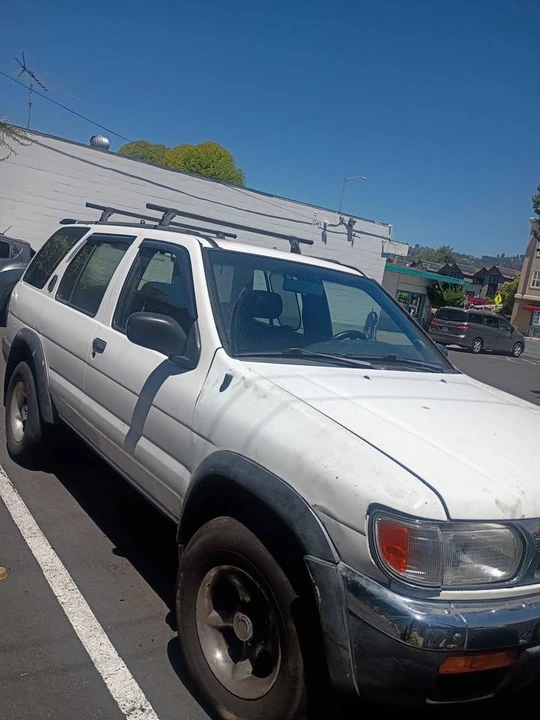 1997 Nissan Pathfinder 2nd Gen - Image 2 of 7