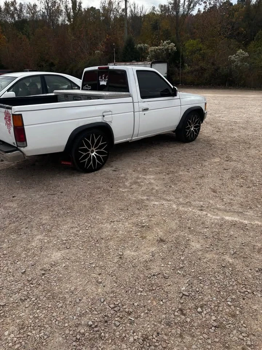 1997 Nissan Frontier 1st Gen - Image 4 of 9