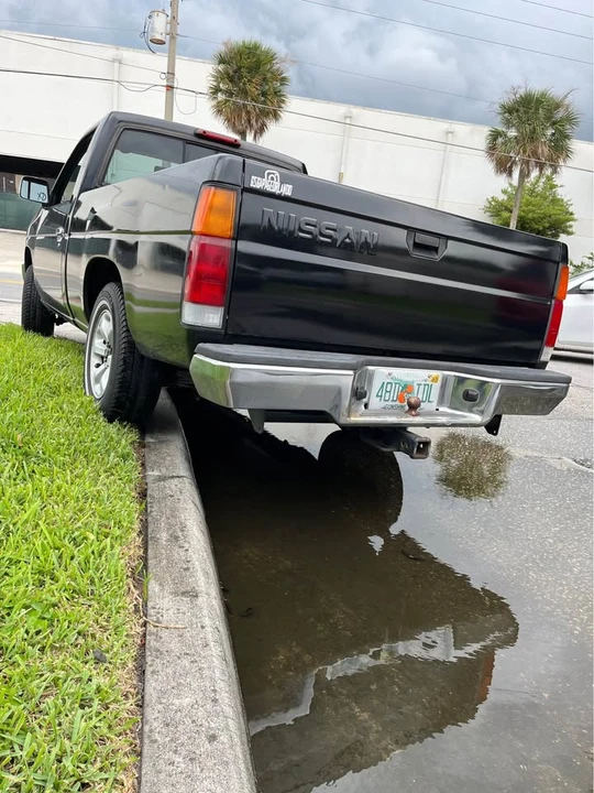 1997 Nissan Frontier 1st Gen - Image 4 of 11