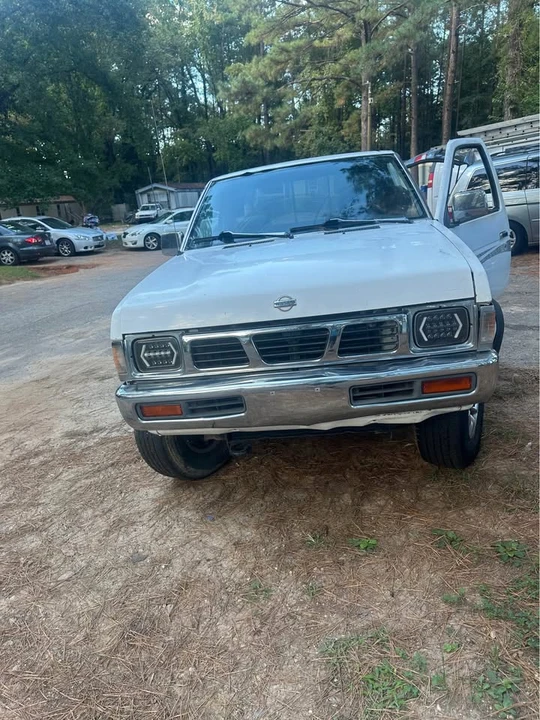 1997 Nissan Frontier 1st Gen - Image 4 of 5