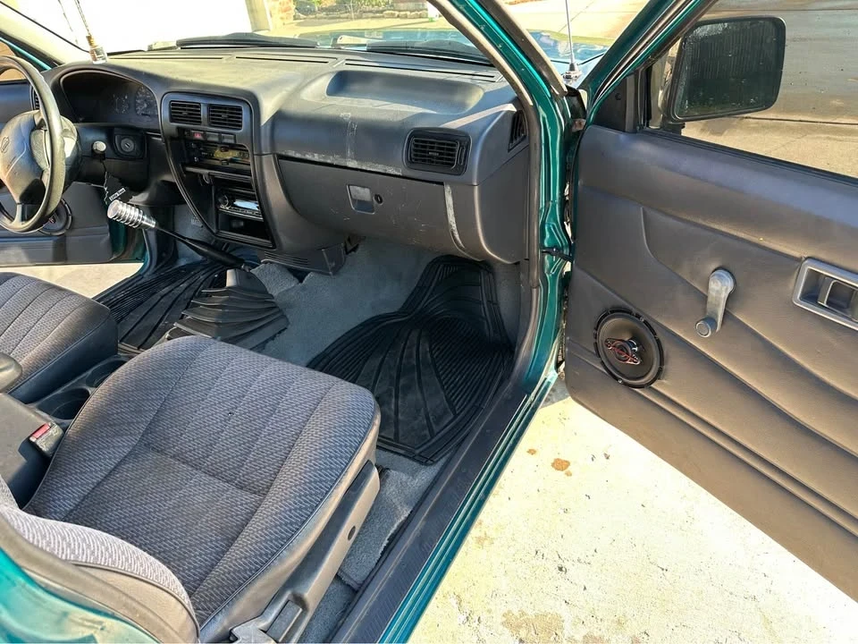 1997 Nissan Frontier 1st Gen - Image 5 of 9