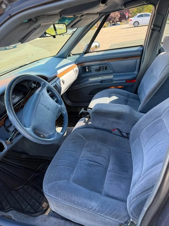 1997 Oldsmobile 88 - Image 7 of 8