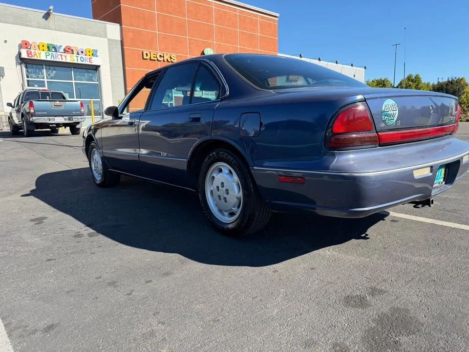 1997 Oldsmobile 88 - Image 6 of 8
