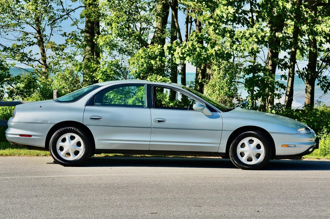 1997 Oldsmobile Aurora - Image 3 of 31