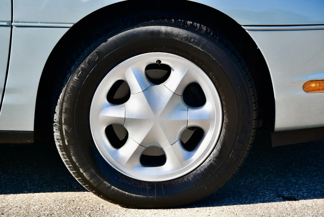 1997 Oldsmobile Aurora - Image 29 of 31