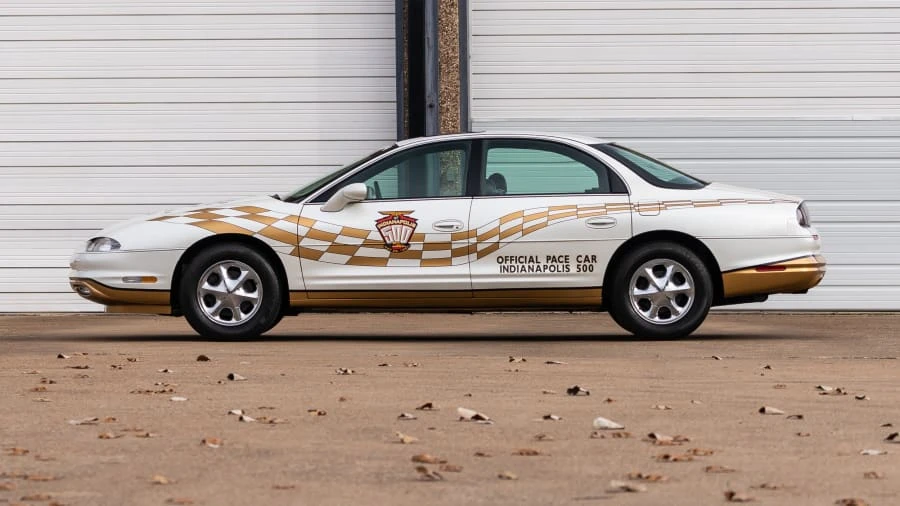 1997 Oldsmobile Aurora - Image 2 of 13