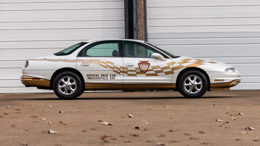 1997 Oldsmobile Aurora - Image 9 of 13