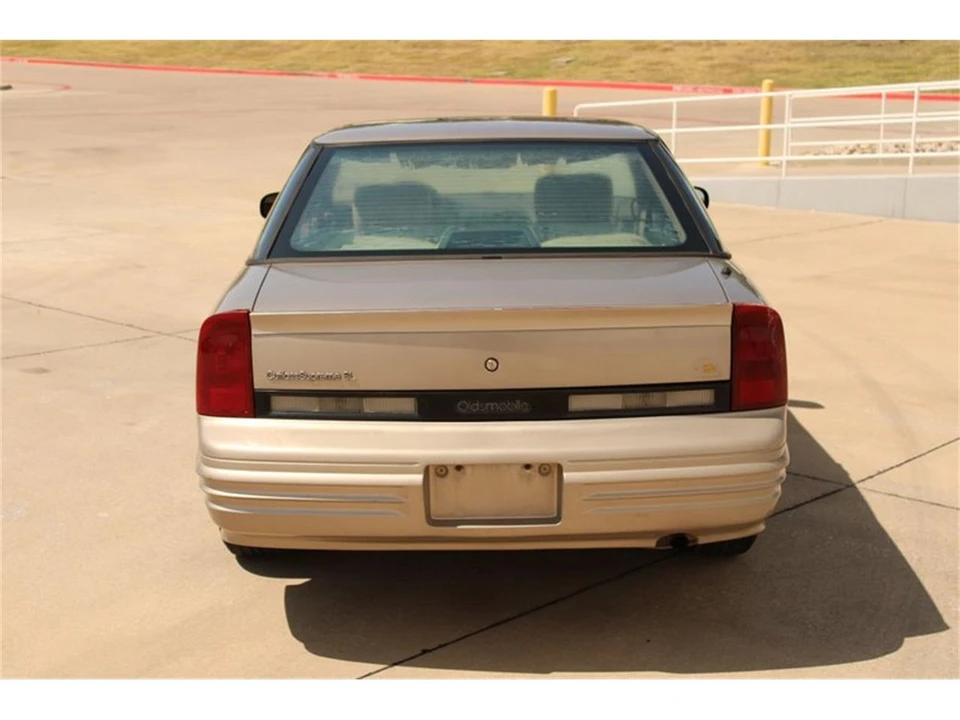 1997 Oldsmobile Cutlass Supreme - Image 11 of 31