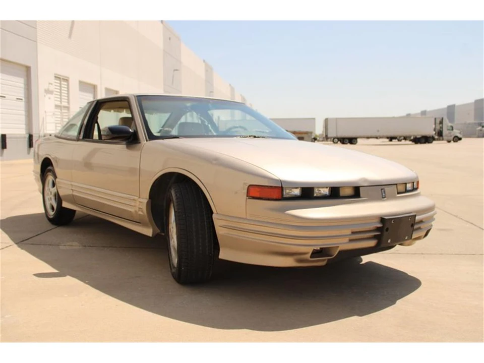 1997 Oldsmobile Cutlass Supreme - Image 21 of 31