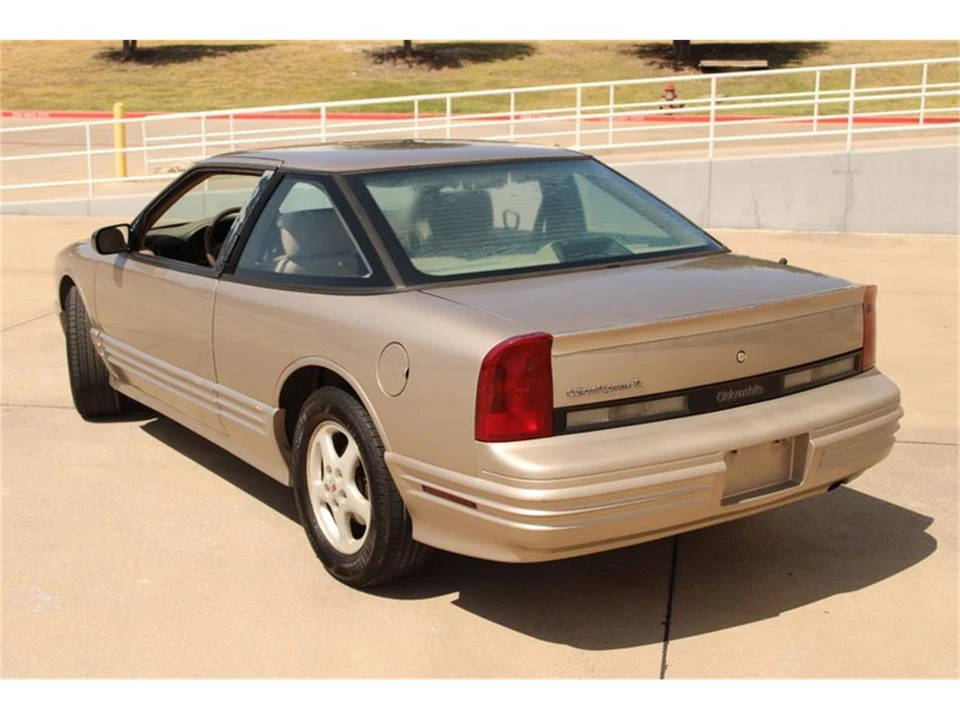 1997 Oldsmobile Cutlass Supreme - Image 8 of 31