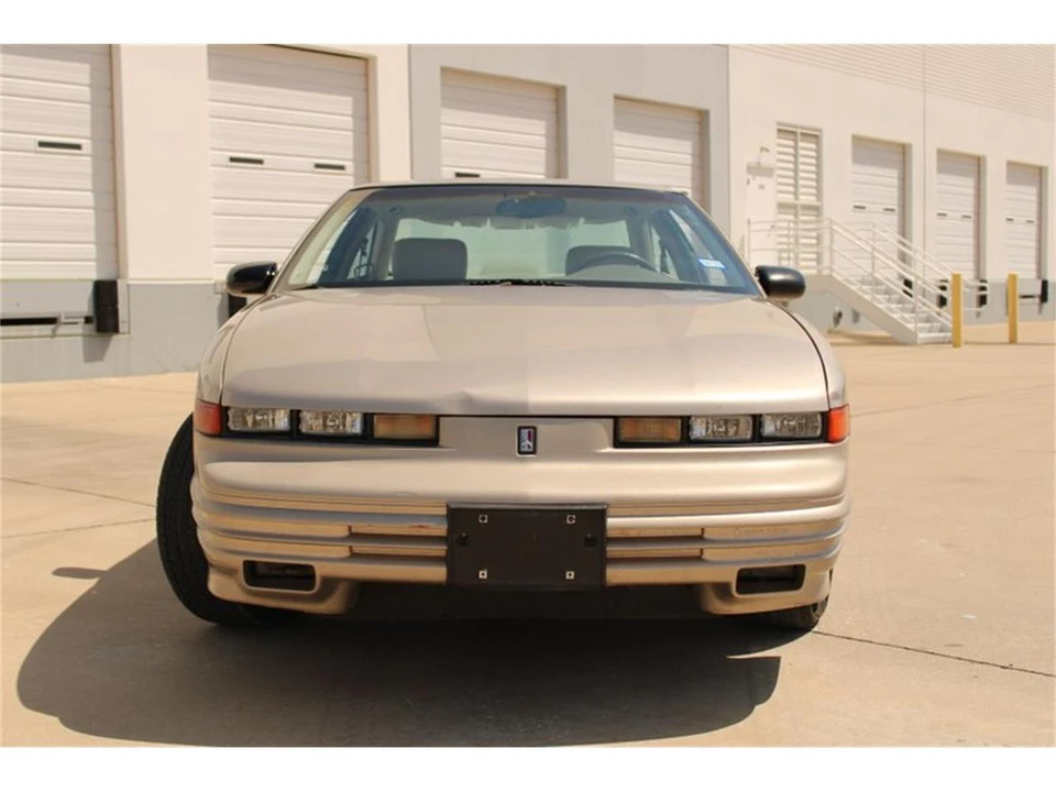 1997 Oldsmobile Cutlass Supreme - Image 24 of 31