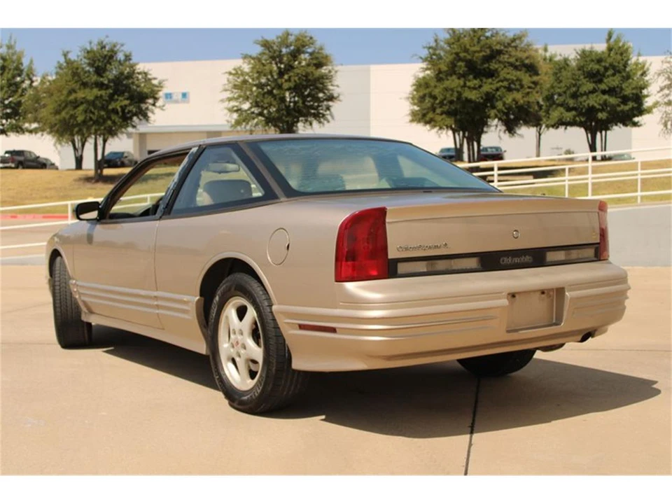 1997 Oldsmobile Cutlass Supreme - Image 9 of 31