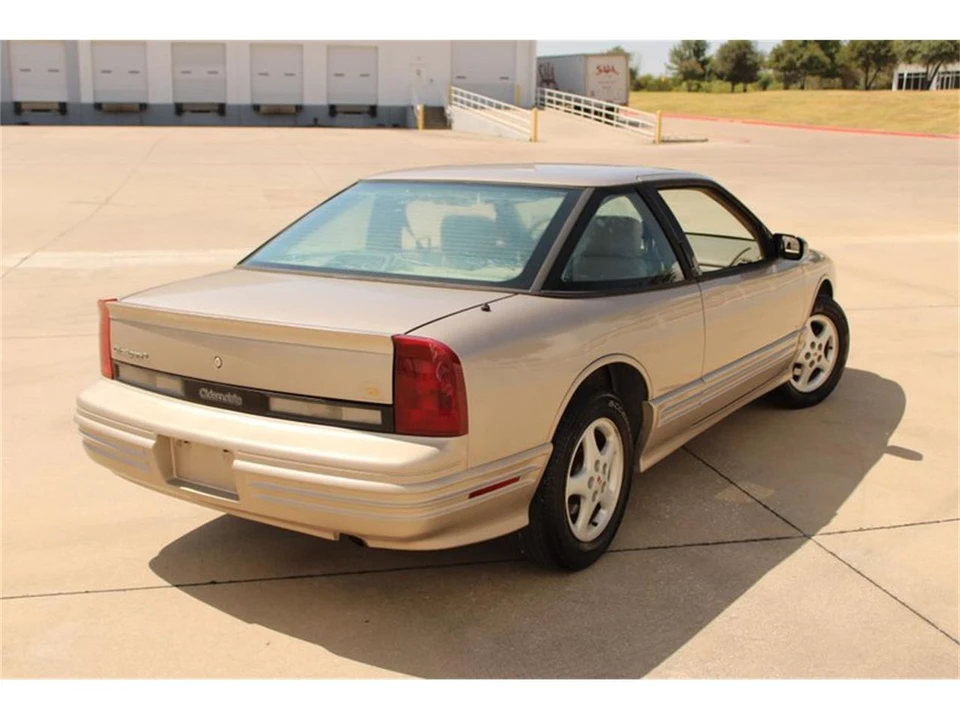 1997 Oldsmobile Cutlass Supreme - Image 14 of 31