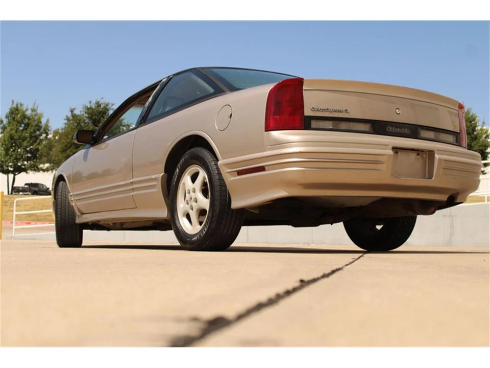 1997 Oldsmobile Cutlass Supreme - Image 10 of 31