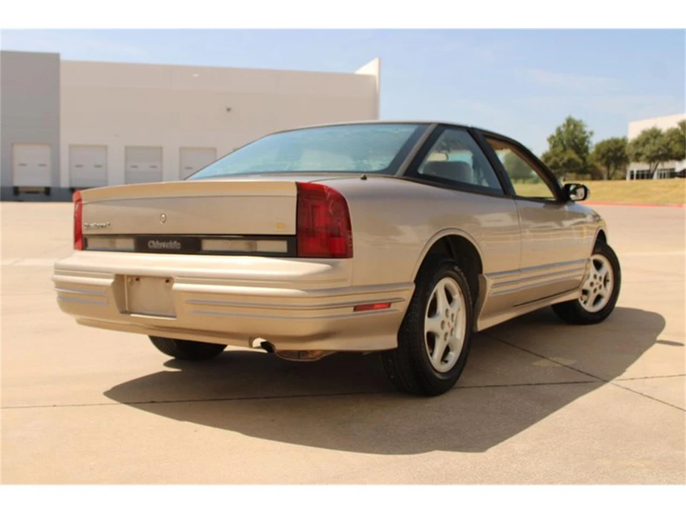 1997 Oldsmobile Cutlass Supreme - Image 15 of 31