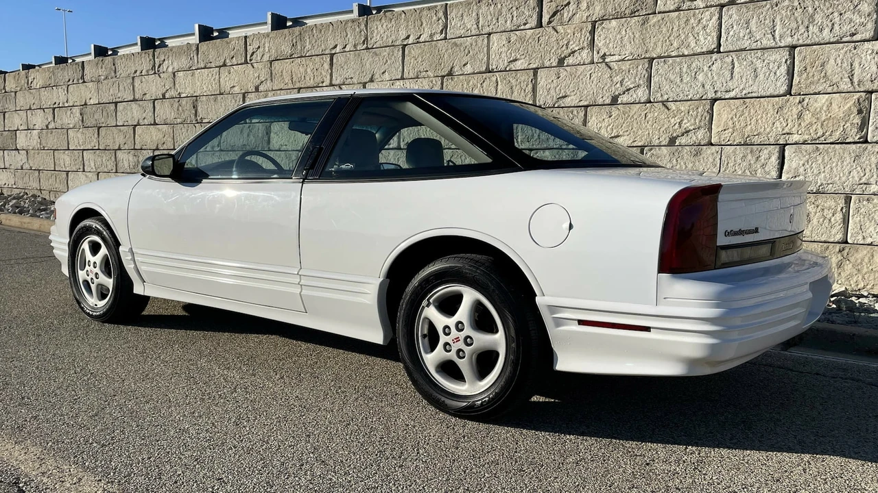 1997 Oldsmobile Cutlass Supreme - Image 3 of 12