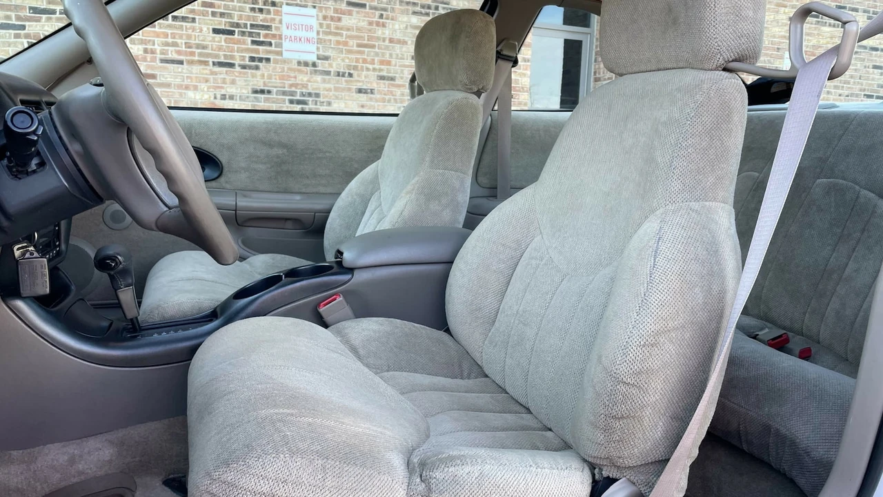 1997 Oldsmobile Cutlass Supreme - Image 4 of 12