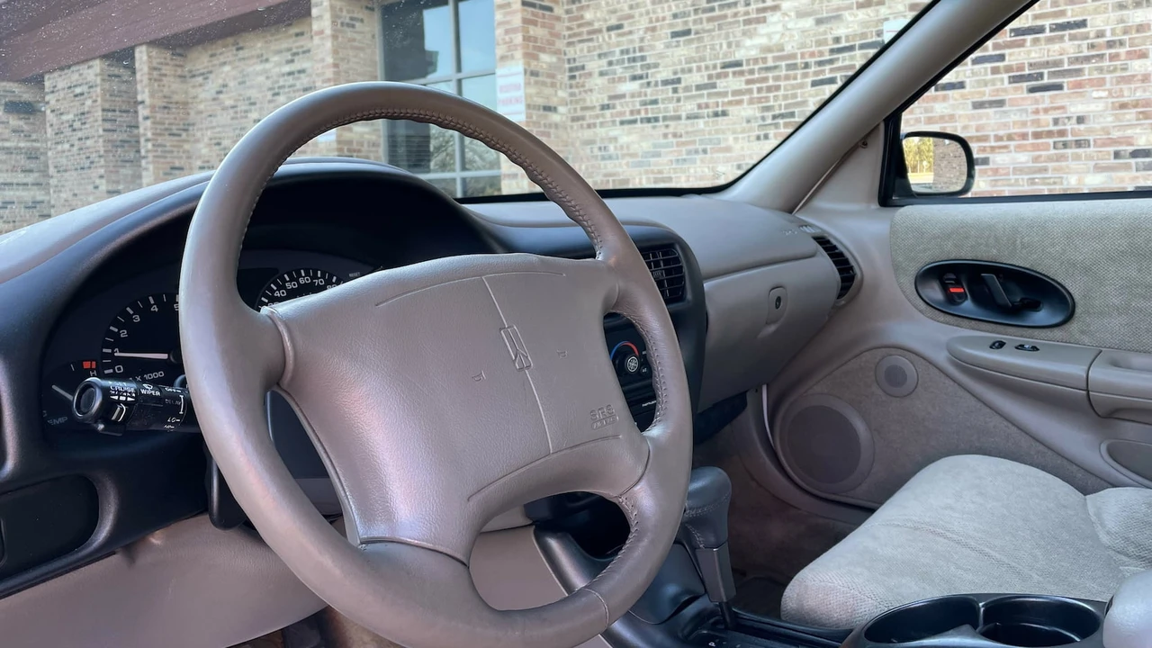 1997 Oldsmobile Cutlass Supreme - Image 6 of 12