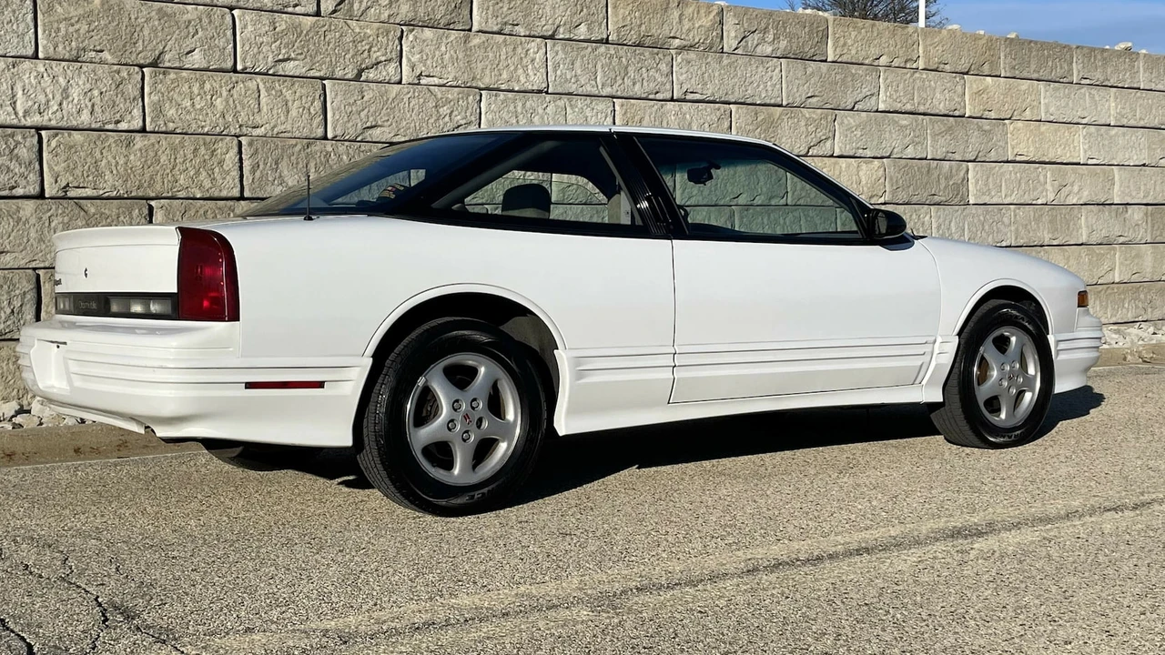 1997 Oldsmobile Cutlass Supreme - Image 10 of 12
