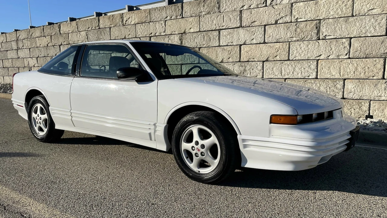 1997 Oldsmobile Cutlass Supreme - Image 12 of 12