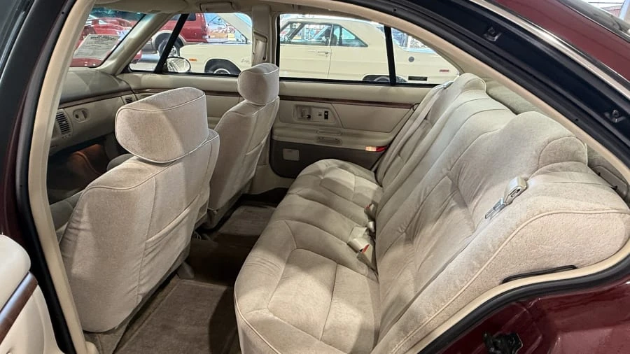 1997 Oldsmobile 88 - Image 9 of 14