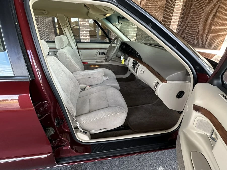 1997 Oldsmobile 88 - Image 11 of 14
